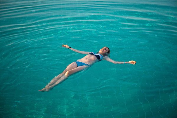 Comment les jeux vidéo peuvent-ils intégrer de manière significative des sujets historiques complexes?