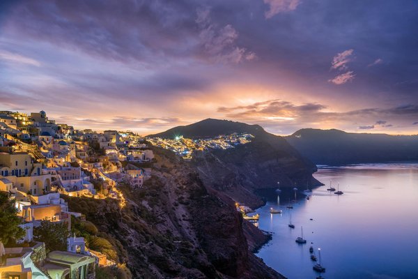 Quelle est la meilleure façon d'implémenter une IA adaptative dans un jeu de tir tactique?